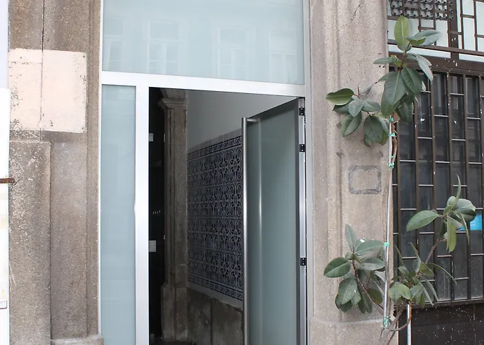 ゲストハウス Lunar ポルト